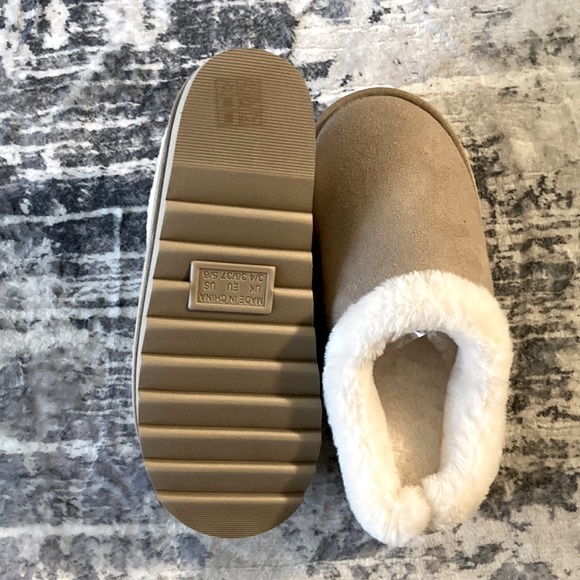 Women's Solid Color Platform Slippers with Fur Lining - Picture 8 of 8